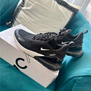 Nike Air Max 270 6.5Y WMNS 8 Black & White Sneakers